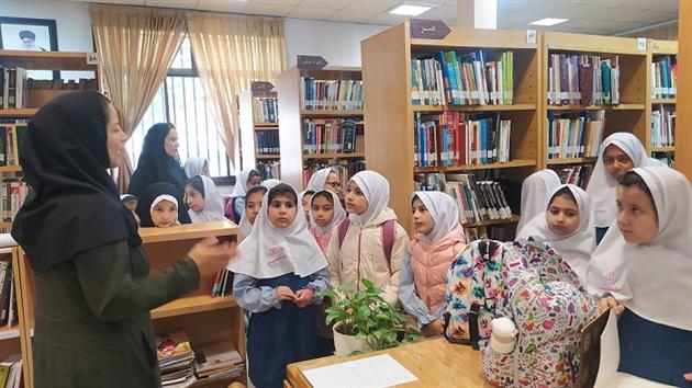 بازدید از کتابخانه